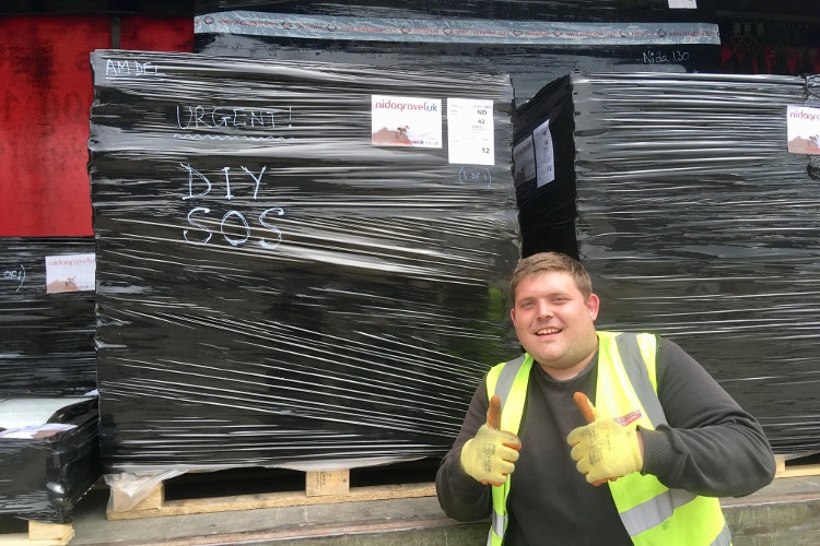 DIY SOS Nidagravel delivery on its way!